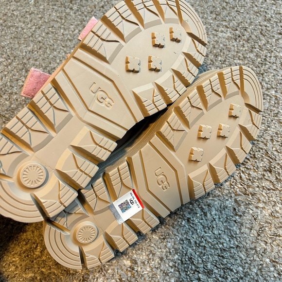 UGG Platform Sandals - Picture 3 of 3